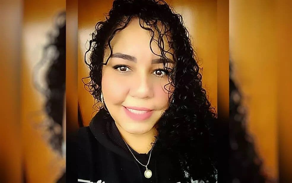Mulher de 34 anos morre após pintar o cabelo