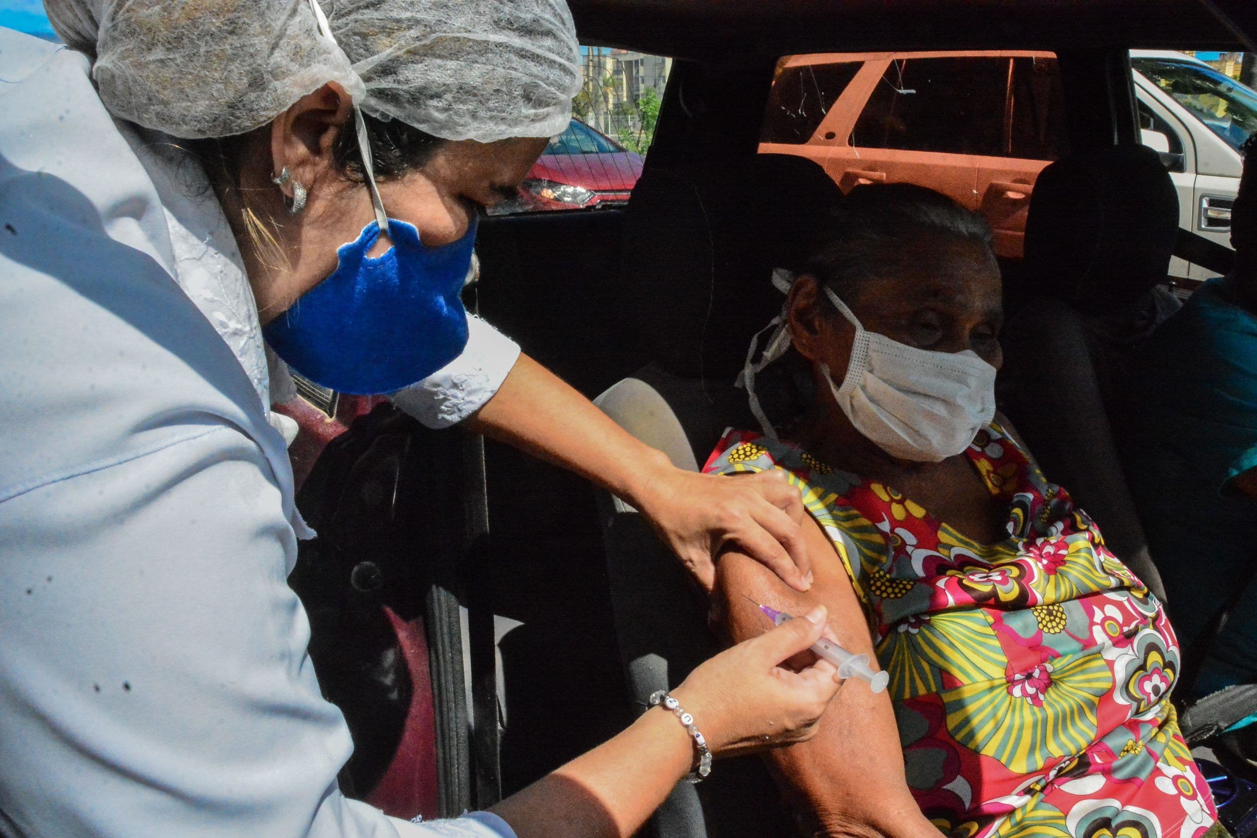 Vacinação contra influenza é retomada nesta segunda-feira em postos e nos ‘drive thru’ da Bica e dos shoppings Manaíra e Mangabeira