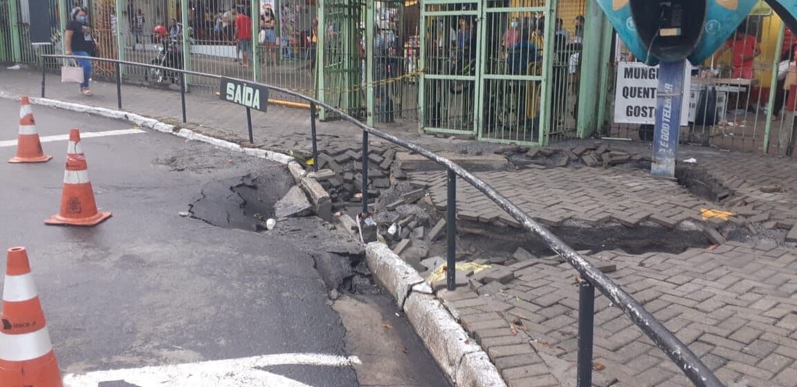 Volta a chover e asfalto cede em dois pontos em João Pessoa