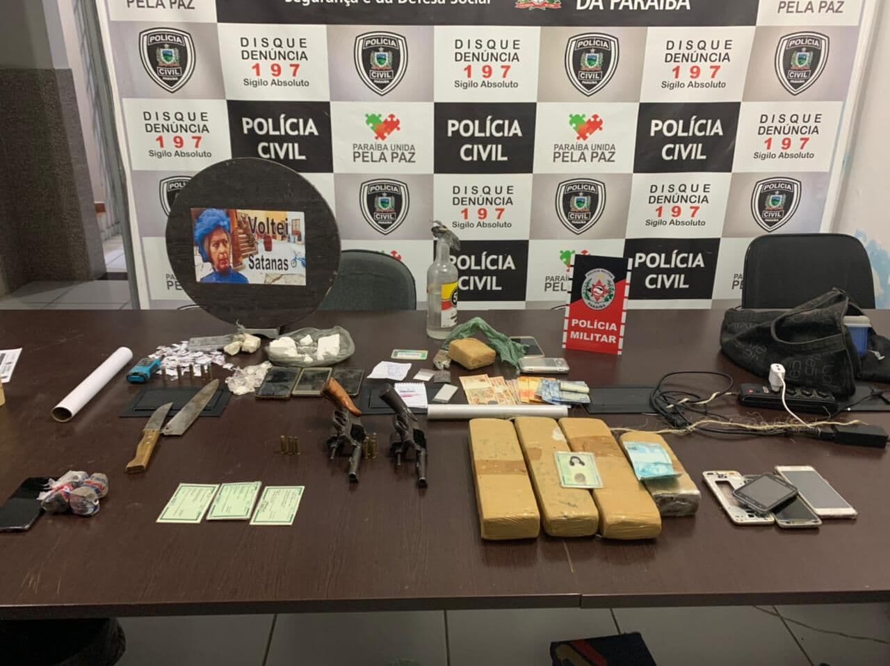 Polícia prende oito pessoas envolvidas e tráfico de drogas e homicídios em Patos