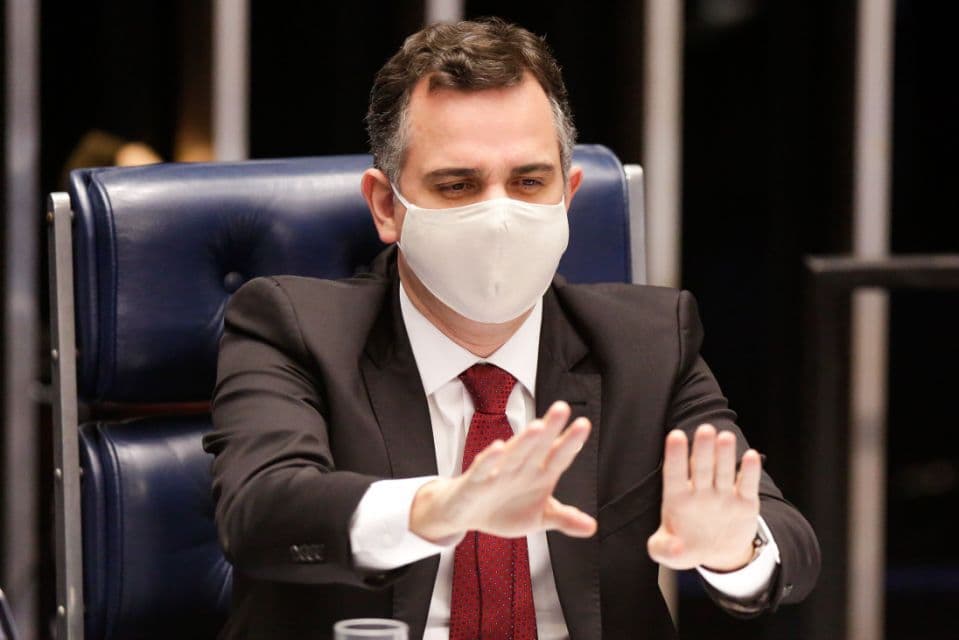 Com PEC Emergencial aprovada, Pacheco cobra envio de auxílio emergencial