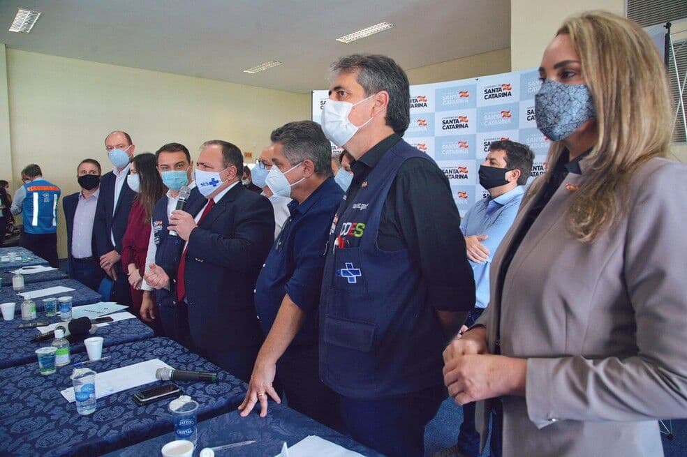 'Não tem mágica, você não faz 1 mil leitos em um dia', diz ministro da Saúde