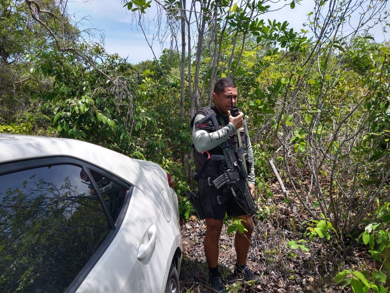 Com apoio do helicóptero Acauã, carro roubado é encontrado na praia de Coqueirinho, no Litoral Sul da Paraíba