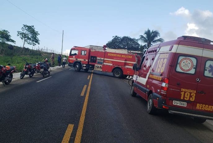 Mulher e bebê morrem em acidente envolvendo dois caminhões em Mamanguape