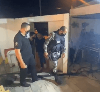 Live do cantor paraibano Raniery Gomes é interrompida após denúncias de aglomeração e perturbação na Grande João Pessoa