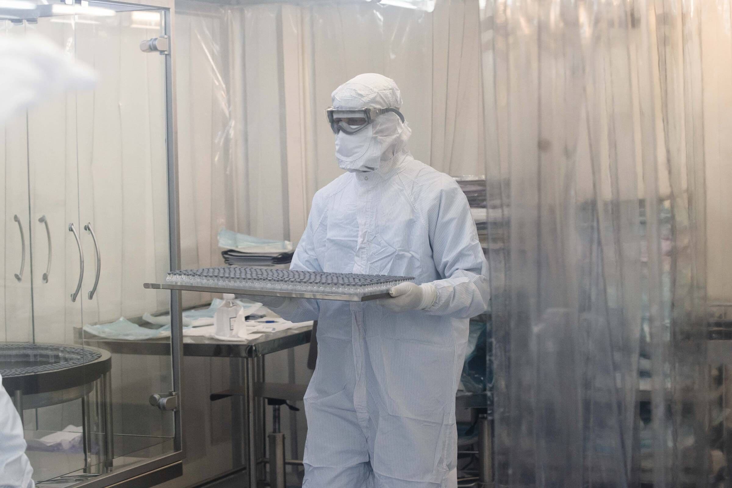 China cobrou posição do governo Bolsonaro para liberar insumo à vacina, e atraso fez Fiocruz pedir ajuda