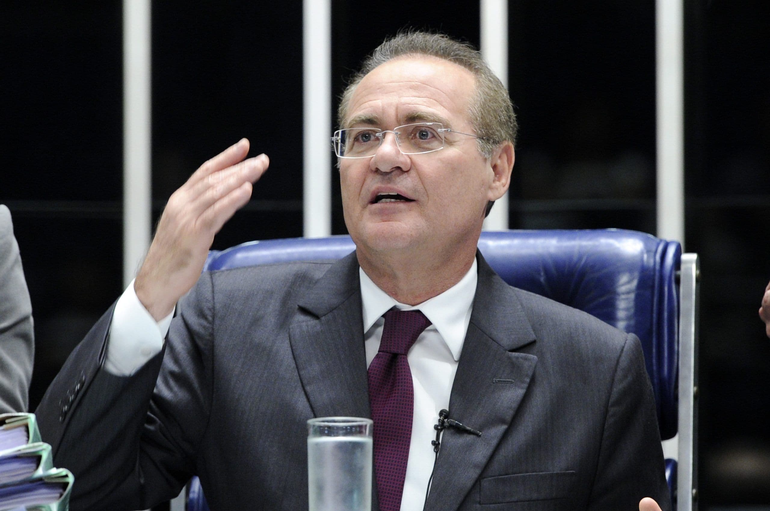 Renan Calheiros acusa governo Bolsonaro de tentar trocar ministros do TCU para driblar problemas com Orçamento