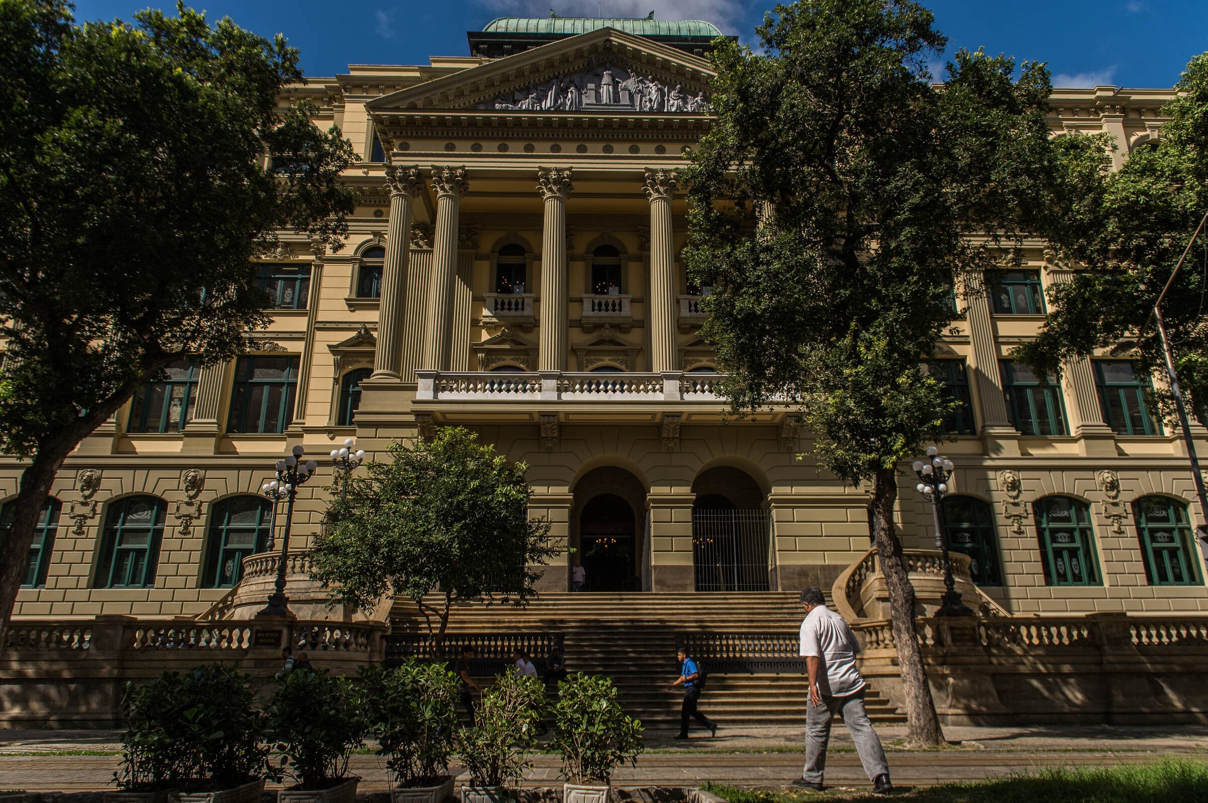 Hackeado, site da Biblioteca Nacional volta com danos a cerca de 5% de seu acervo