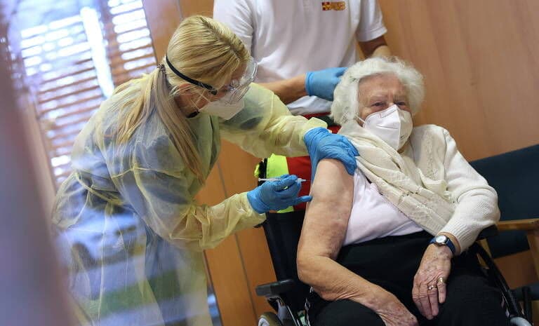 Países adotam regras distintas para vacinação contra a Covid de pessoas com comorbidades