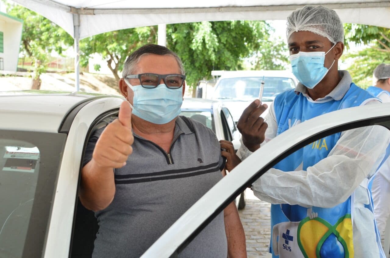 Campina Grande vacina pessoas com comorbidades, a partir de 55 anos, neste sábado