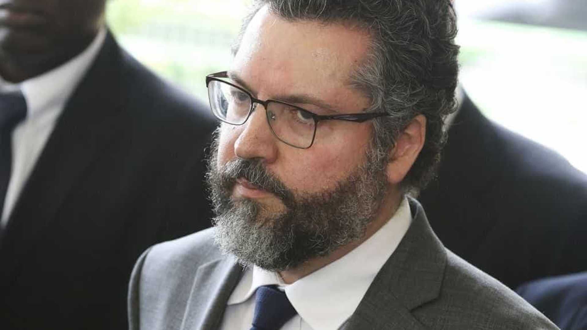 CPI da Covid ouve nesta terça-feira Ernesto Araújo para saber se má relação com China atrasou vacinas