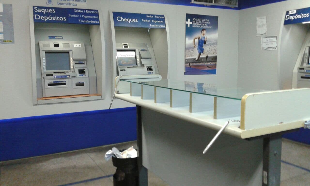 Bancários realizam ato em frente à agência da Caixa Econômica na Epitácio Pessoa