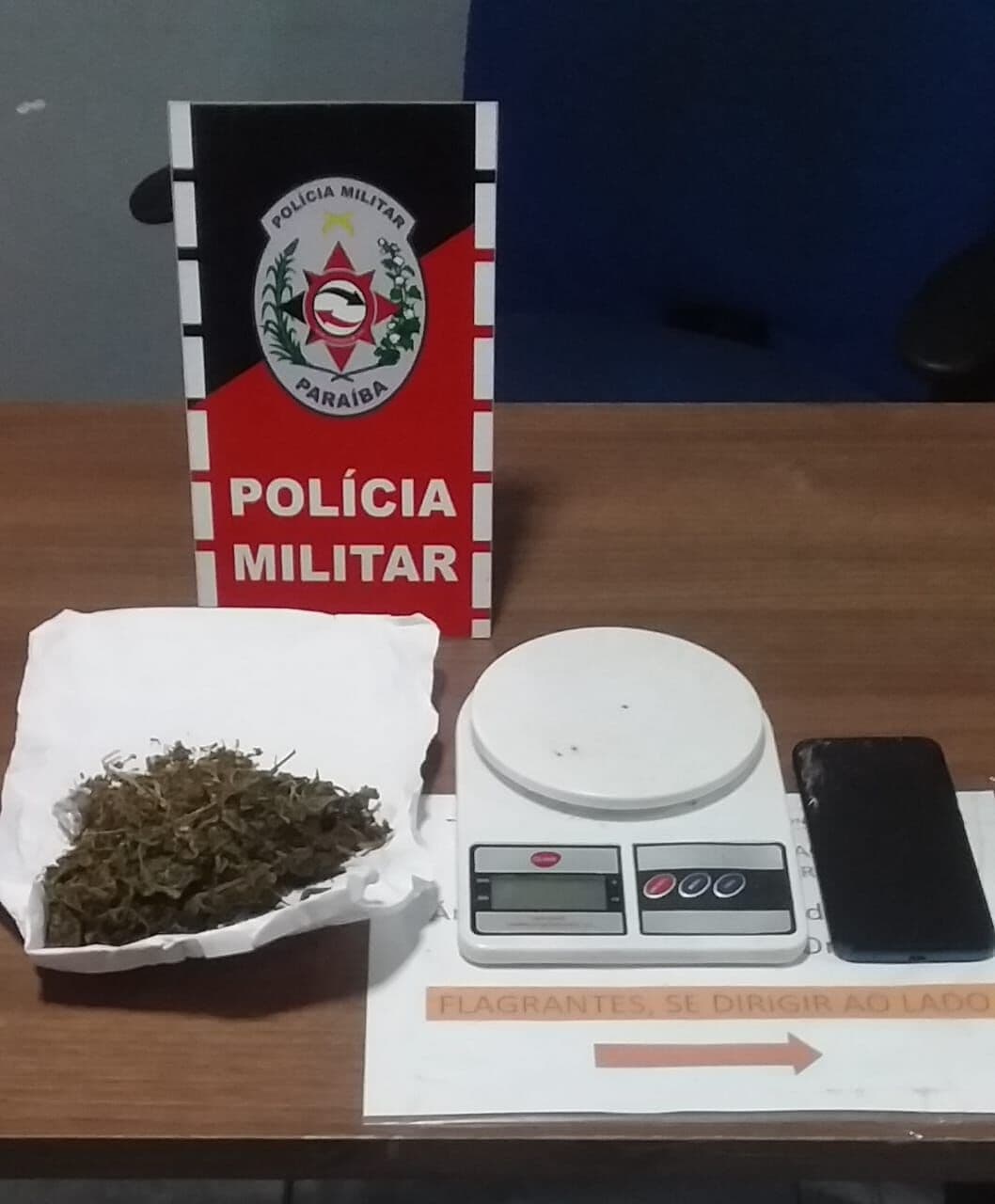 Polícia Militar prende homem com substância semelhante à maconha em Campina Grande