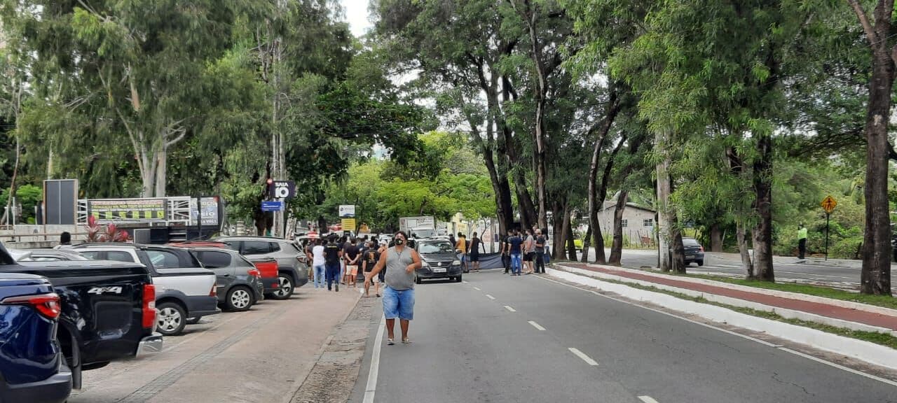 Protesto interdita parcialmente BR-230 em João Pessoa