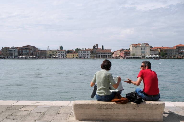 União Europeia reabre fronteiras para turistas americanos