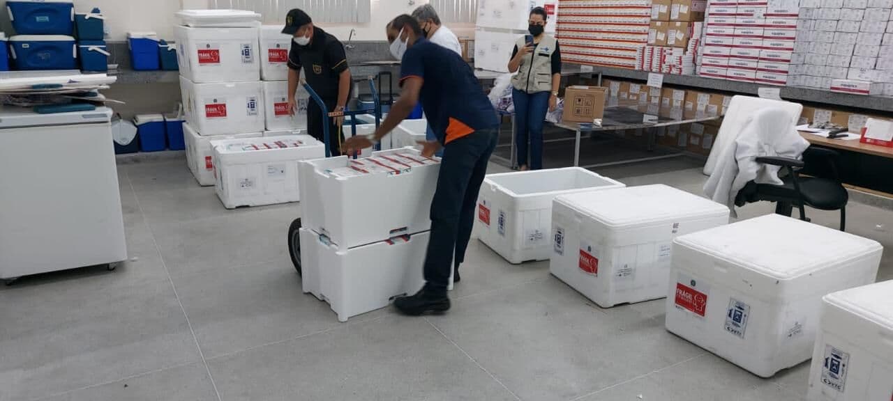 Paraíba recebe 129 mil doses de vacinas Astrazeneca para segunda dose