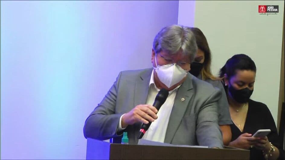 Cícero Lucena quer construir três viadutos na BR-230 e transformar a rodovia em avenida; João Azevêdo prometeu assumir uma das obras