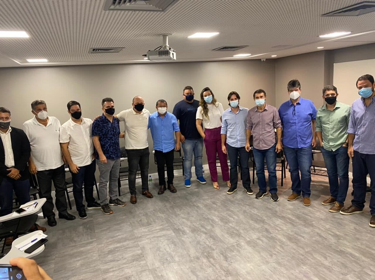 Encontro reúne representantes de partidos políticos da oposição na Paraíba e se unem em torno do nome de Romero Rodrigues