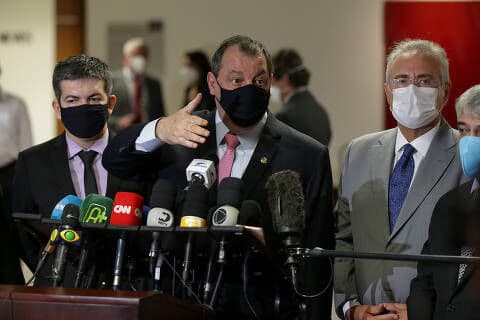 Além da Covaxin, CPI da Covid quer investigar negociação para compra de vacina chinesa