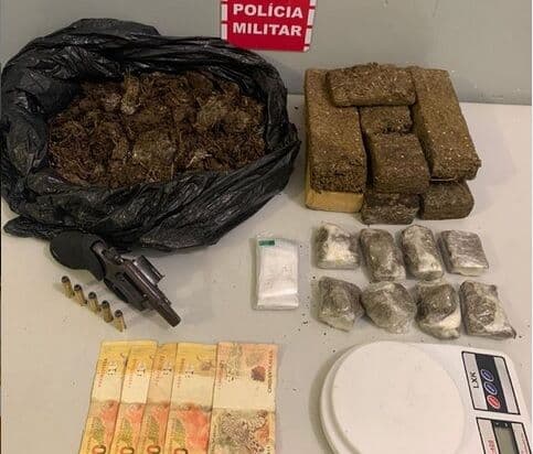 Homem é preso com arma e drogas em Santa Rita
