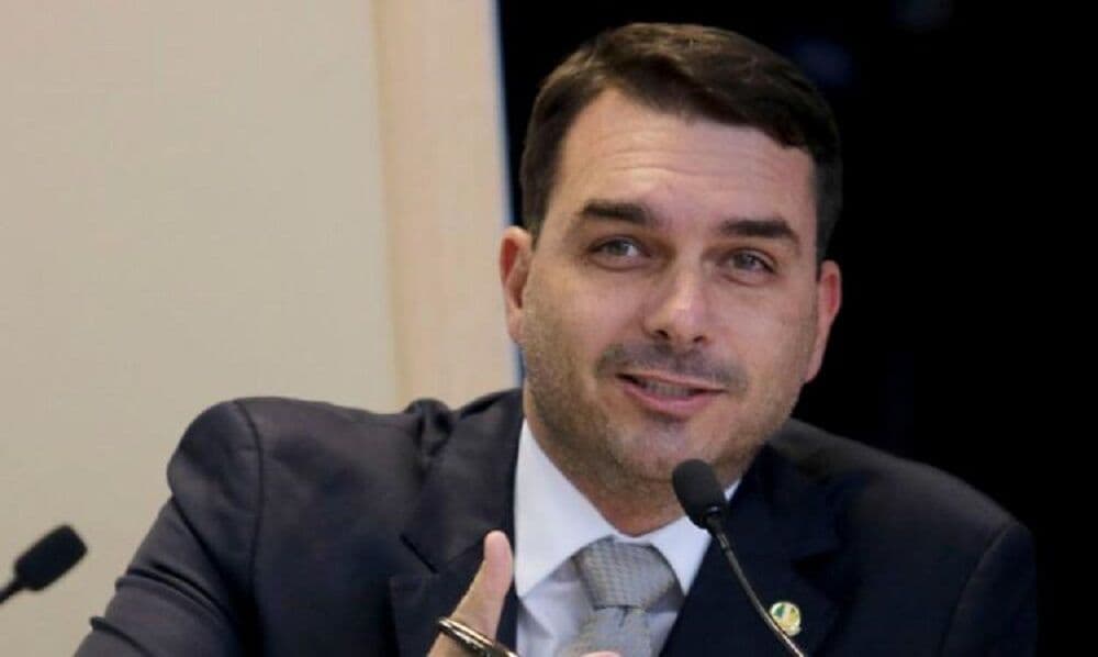 Flávio Bolsonaro vence em 2º turno contra Lula, diz pesquisa Futura/Apex