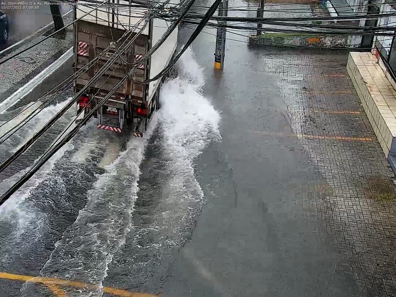 Semob registra alguns alagamentos em João Pessoa neste sábado e segue em alerta para transtornos causados pela chuva