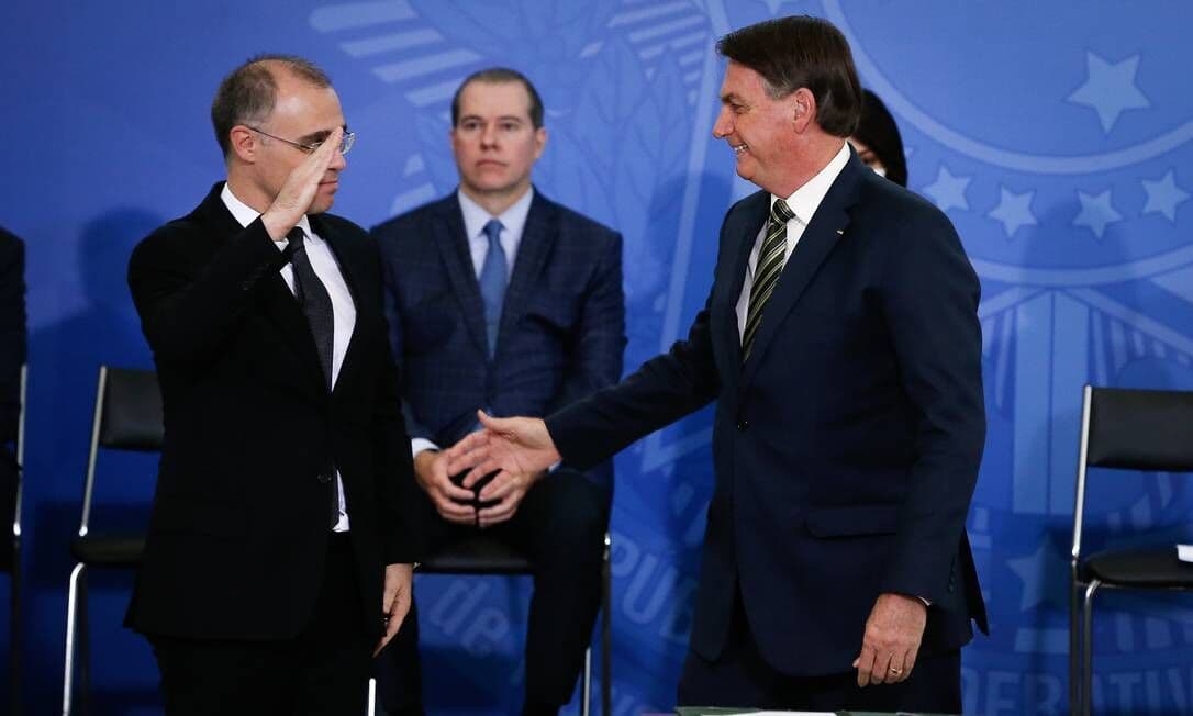 Bolsonaro confirma intenção de indicar Mendonça ao STF