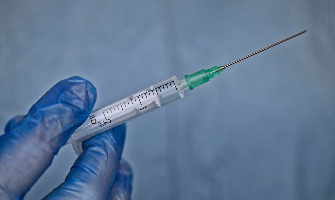 Paraíba aguarda recebimento de mais de três milhões de seringas para vacinação contra covid-19