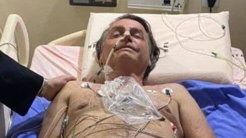 Foi retirado um litro de líquido do estômago, diz Eduardo sobre Bolsonaro