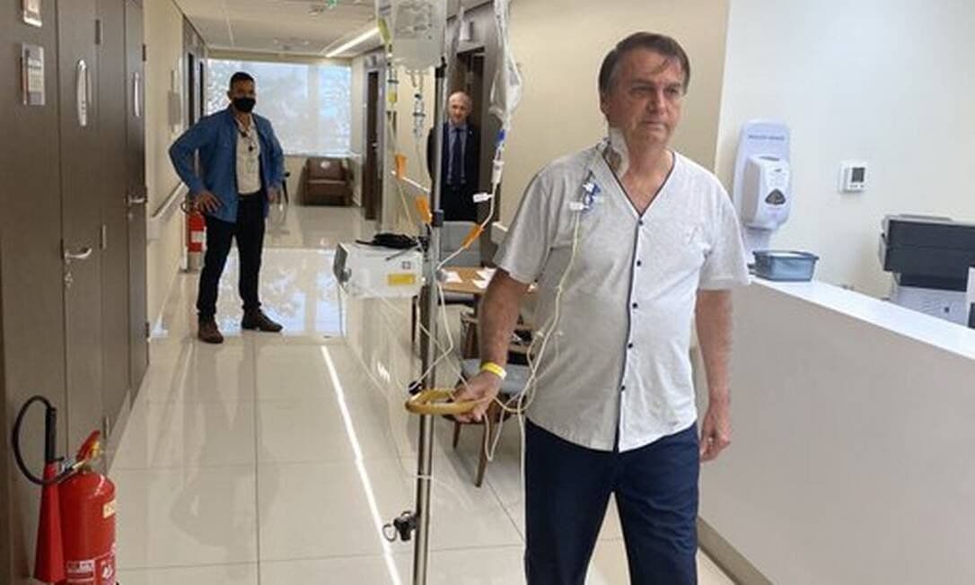Novo boletim médico diz que Bolsonaro 'passa bem' e segue sem previsão de alta
