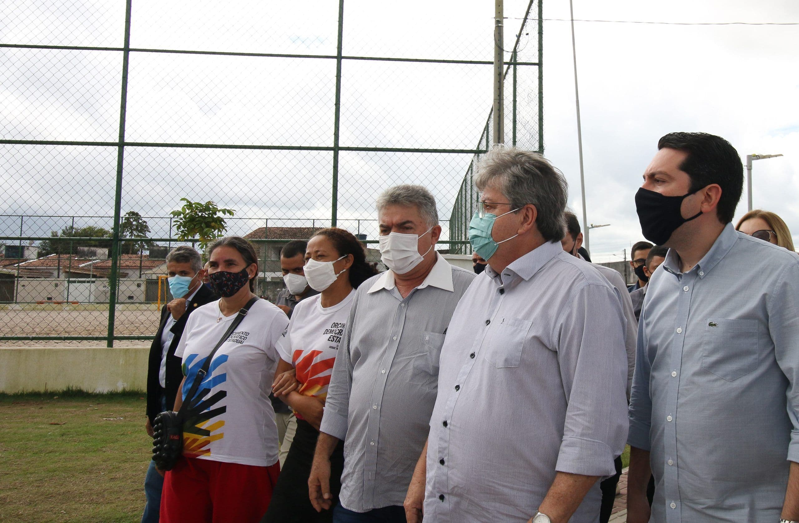 João Azevêdo entrega praça e faz visita técnica em obras para recuperação de ponte em Bayeux