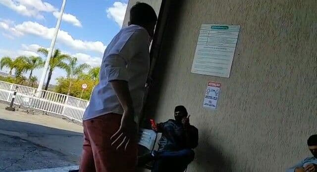 'Pago R$ 140 mil de aluguel para motoboy sentar aqui?', diz sócio de restaurante ao discutir com entregador