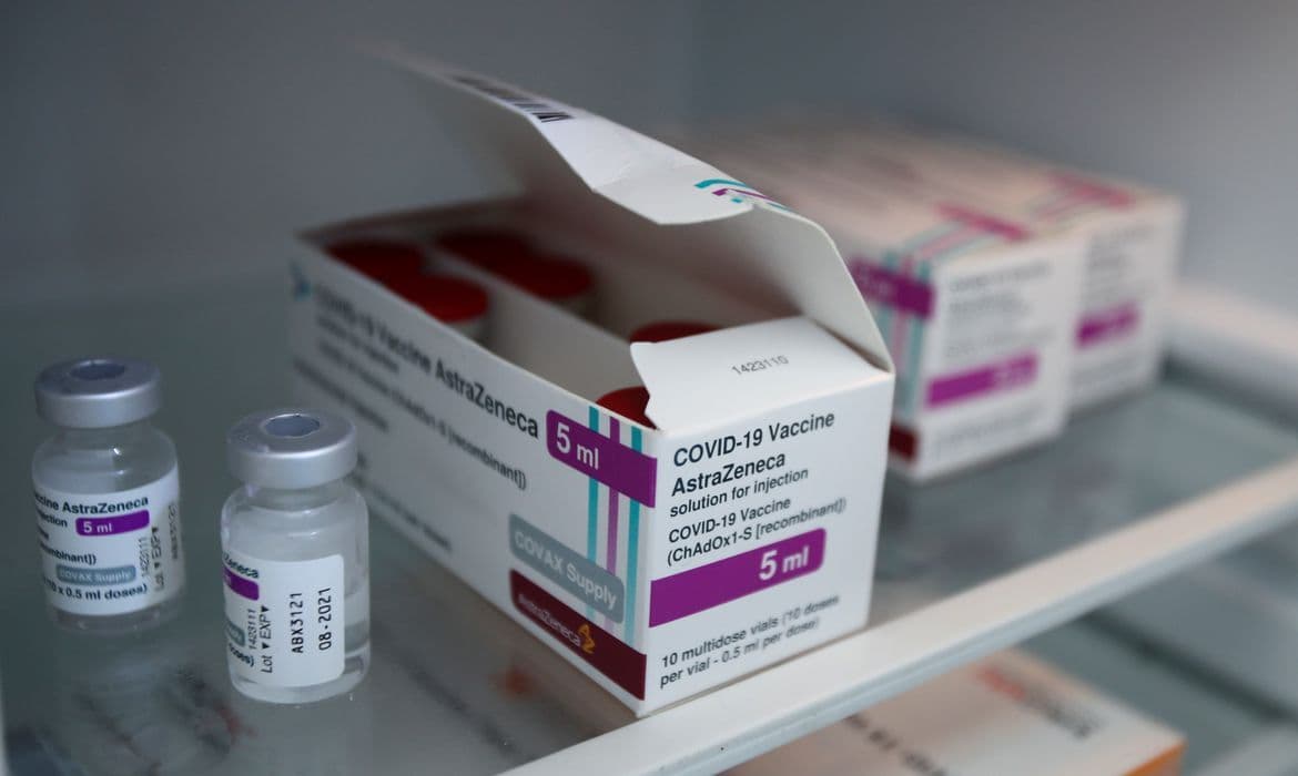 Nilópolis investiga uso de vacinas vencidas e aplica novas doses