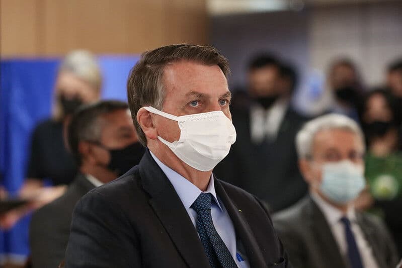 Bolsonaro questiona eficácia de Coronavac e diz que mandou investigar preço da vacina