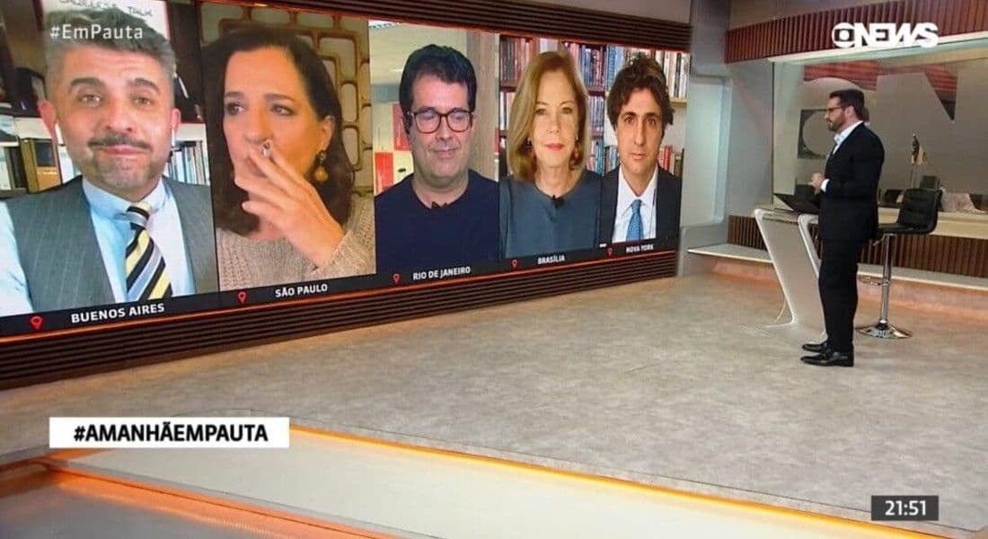 Jornalista Mônica Waldvogel fuma ao vivo em jornal da GloboNews