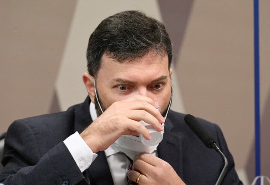 Coronel mostra áudios mostrando negociação de vacina privada, e senadores apontam atividade ilegal