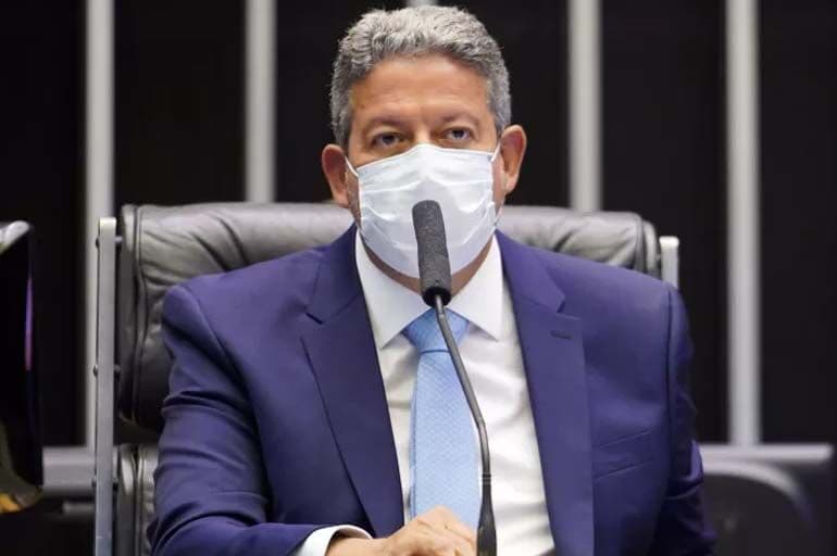 Lira anuncia que PEC do voto impresso será analisada no plenário da Câmara