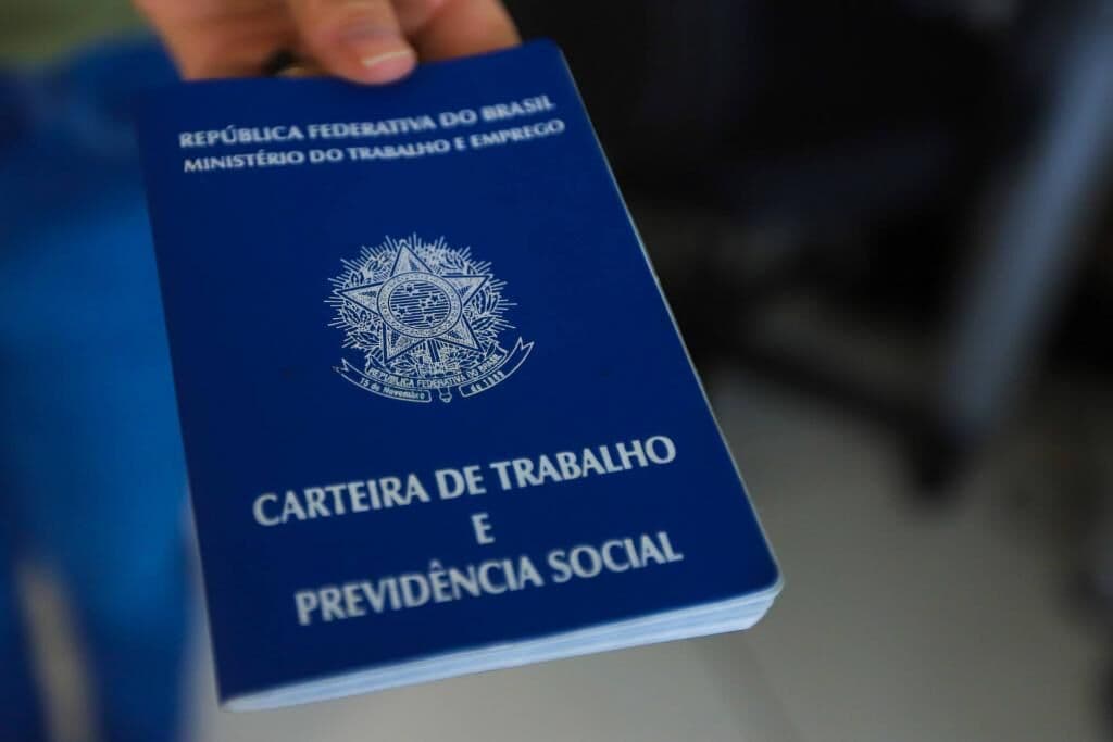 Câmara conclui votação de projeto que cria uma minirreforma trabalhista