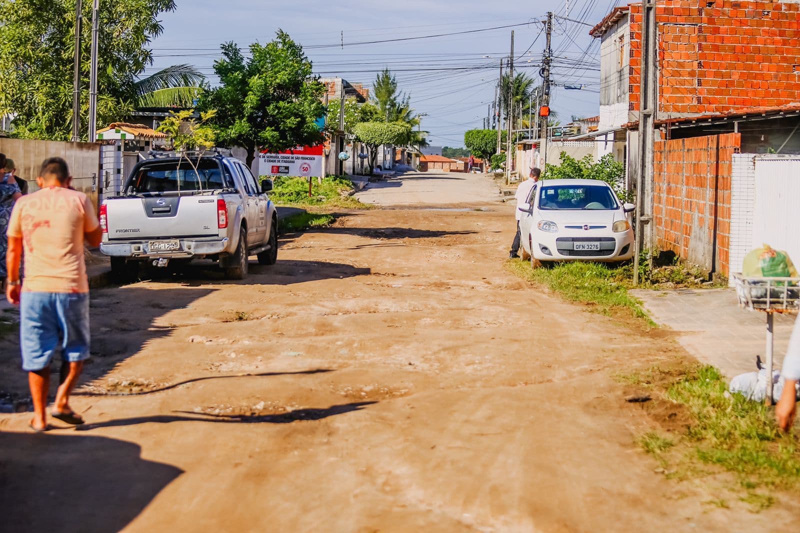 Cícero Lucena assina autorização para início de calçamento de ruas no bairro das Indústrias, em João Pessoa, e chega a 50 vias em obras