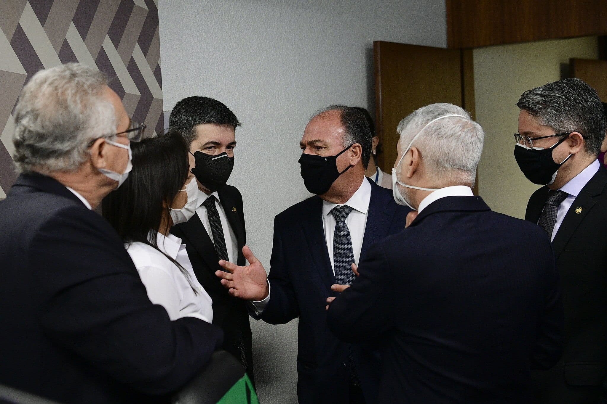 CPI quebra sigilo de Barros, influenciadores bolsonaristas e advogado do presidente