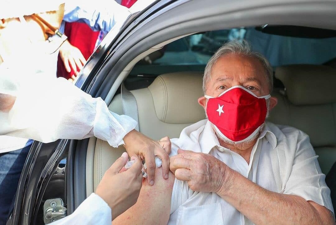 Ex-presidente Lula toma 2ª dose da vacina contra o coronavírus em São Bernardo do Campo