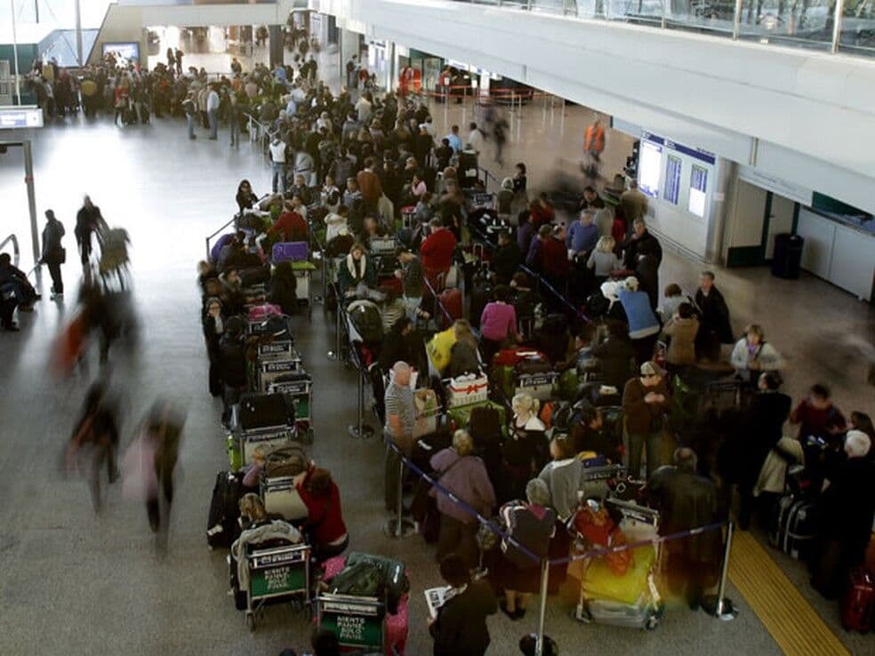 Comerciante italiano rouba bilhete de loteria premiado de uma mulher de 70 anos e é preso pouco antes de embarcar para a Espanha