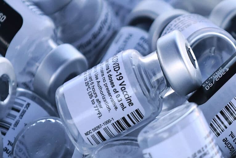 Novavax inicia teste de vacina combinada contra gripe e Covid-19
