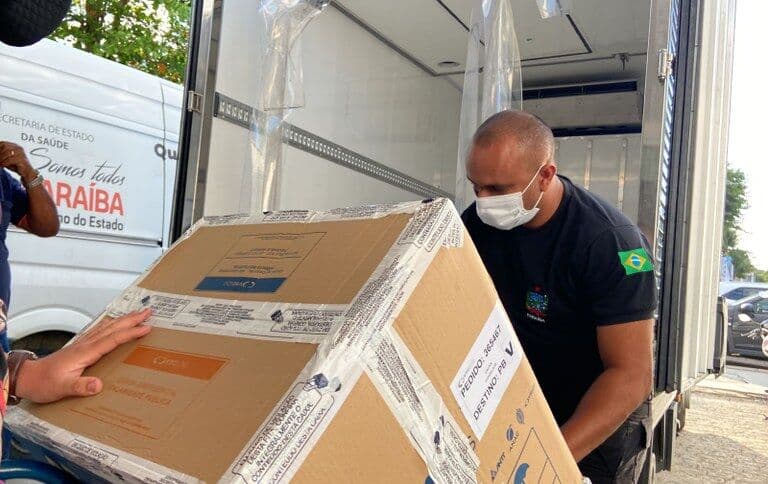 Paraíba distribui mais de 93 mil doses de vacinas contra covid-19 nesta sexta-feira