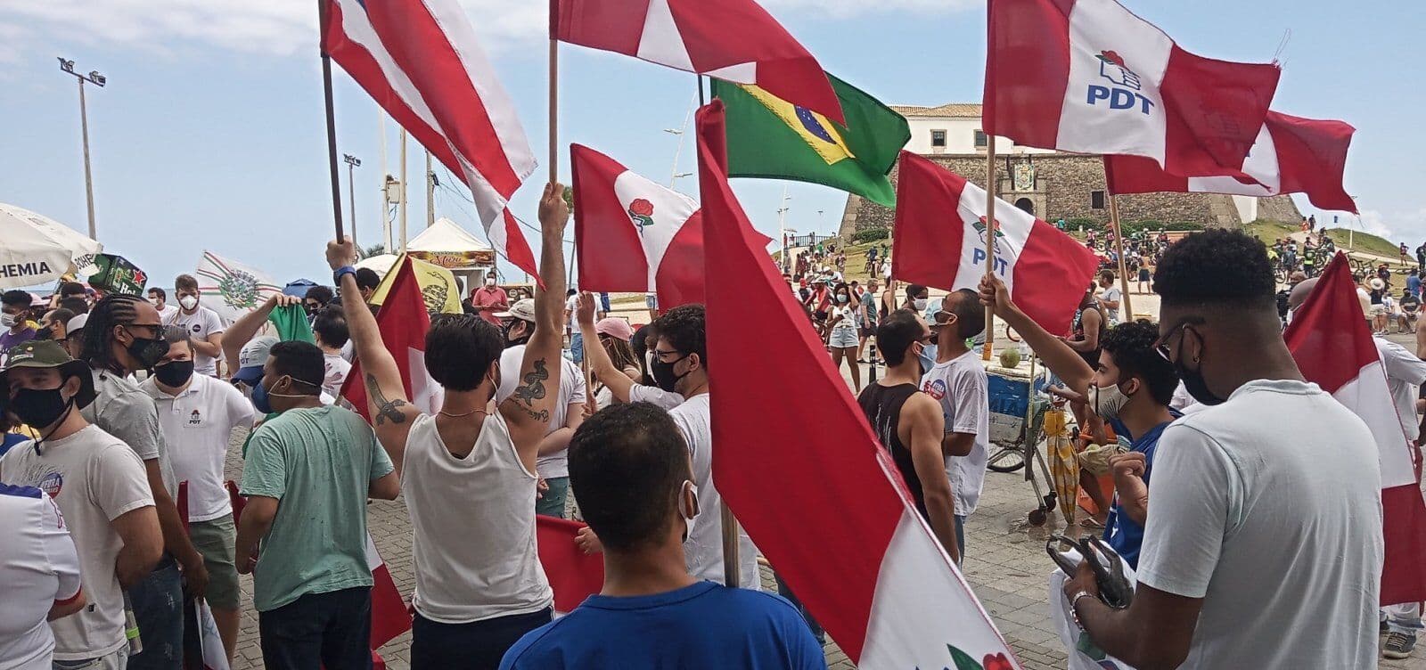 Líderes de centro-esquerda planejam investida para atrair PT aos atos contra Bolsonaro