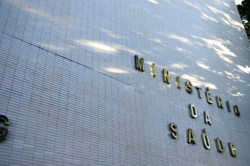 Instabilidade no sistema do Ministério da Saúde atrapalha contagem de casos de Covid