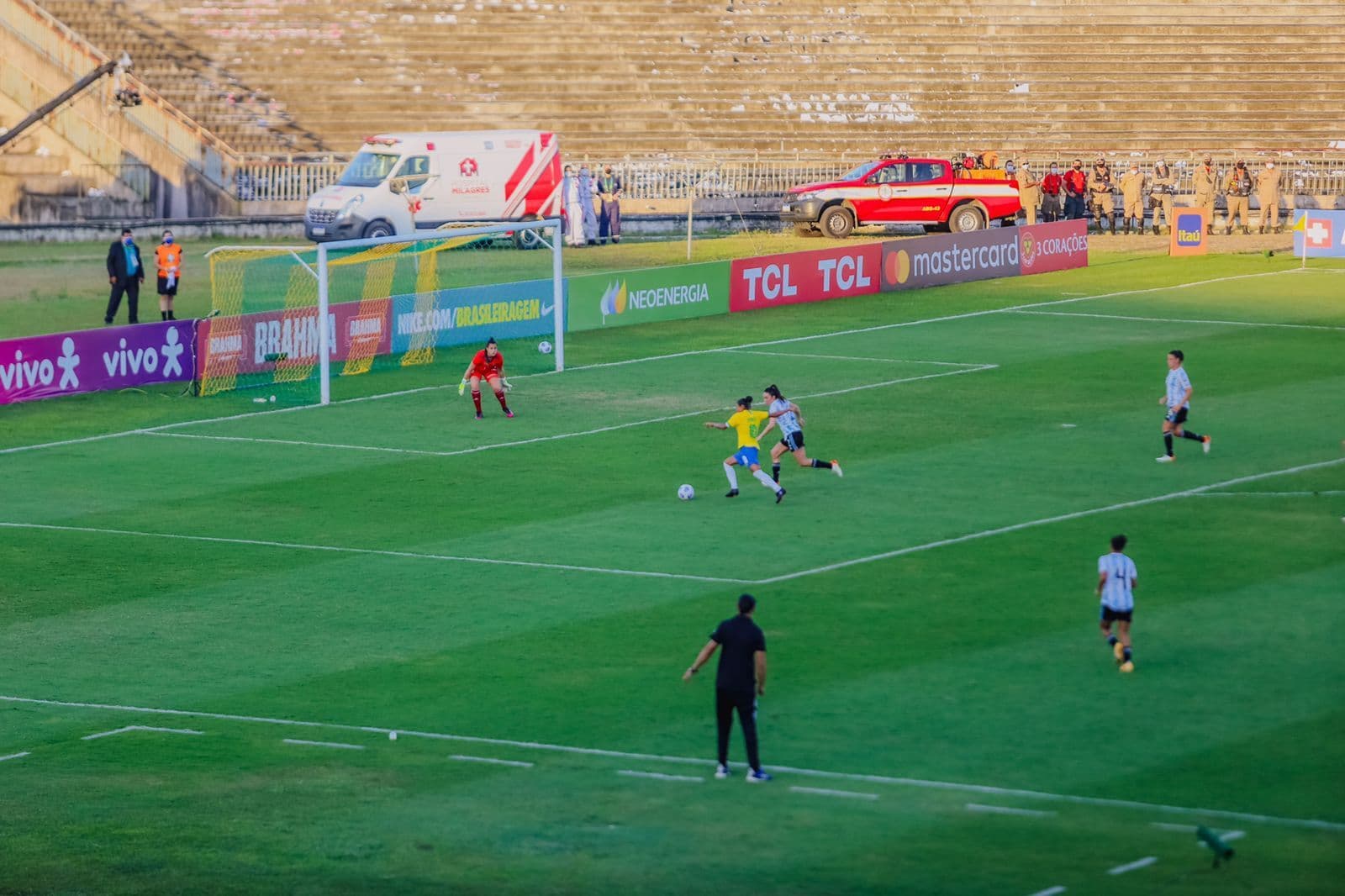 Brasil vence a Argentina com placar de 4x1 em jogo no Almeidão, em João Pessoa