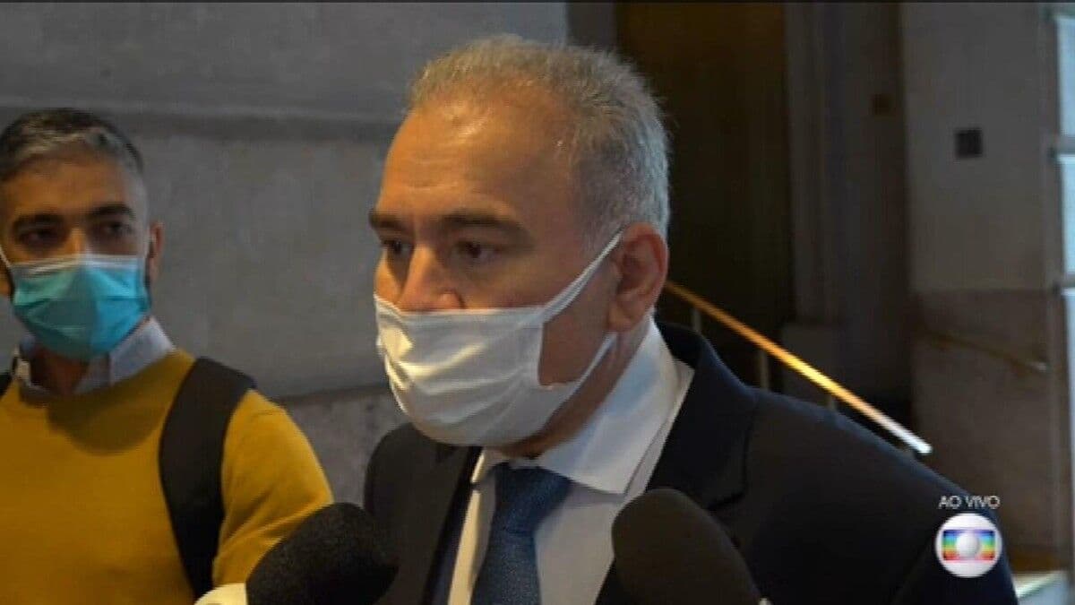 Com Covid, Queiroga diz estar preocupado com saúde, não com repercussão de gesto obsceno