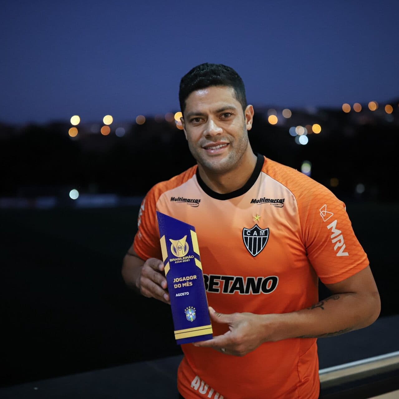 Atacante Hulk escolhe instituição de Campina Grande para receber doação de 10 toneladas de alimentos