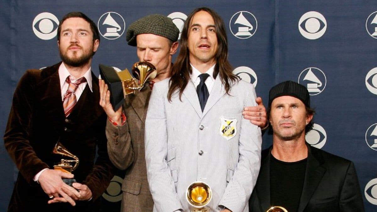 Red Hot Chili Peppers anuncia turnê mundial para 2022 após volta de Frusciante